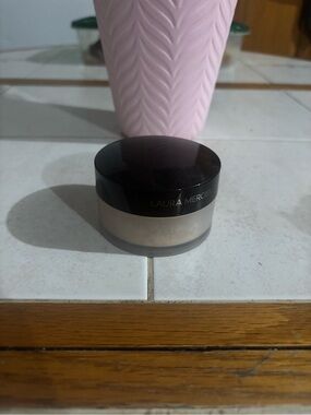 laura mercier Translucent Setting Powder with Black Lid